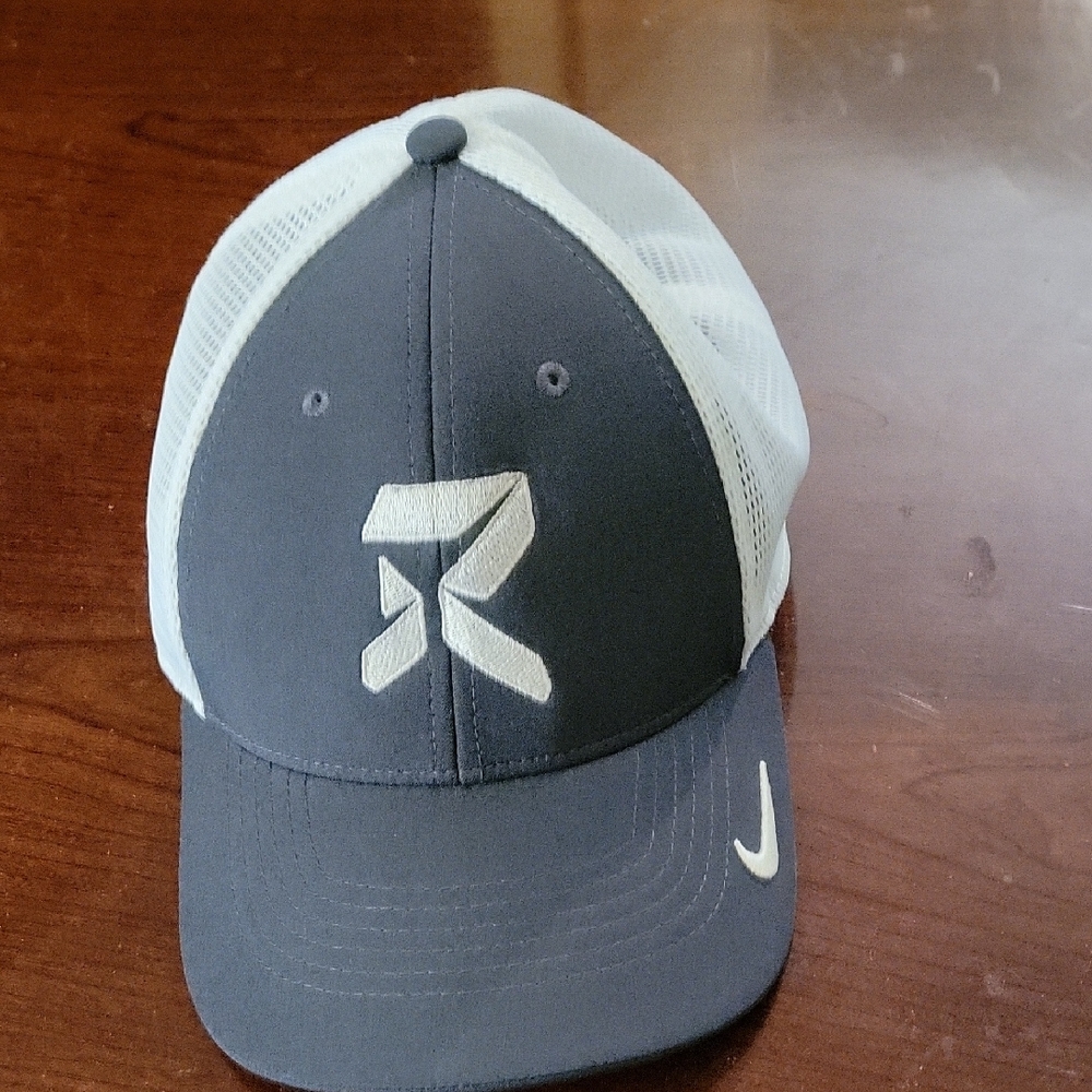 Nike Black and White Cap Fitted
